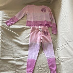 Girl’s sweatshirt and sweatpants
